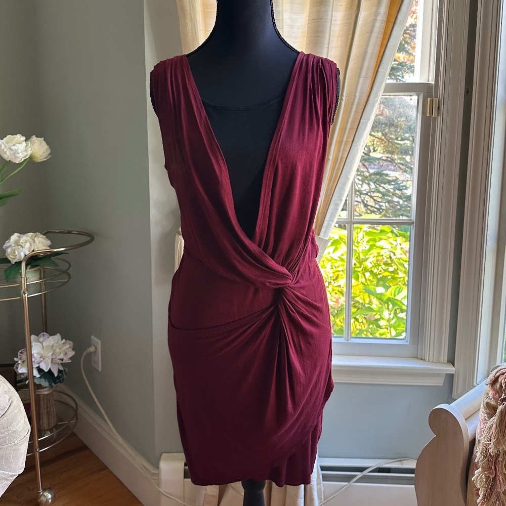 Robert Rodriguez Lightweight Stretch Faux Wrap Sleeveless Dress in Wine